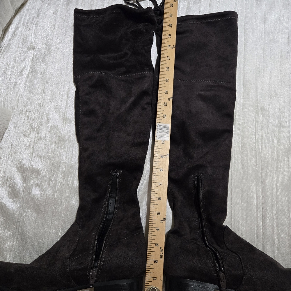 Elegant Dark Gray Faux Suede Knee-High Boots Size 8 EUC - Picture 6 of 7